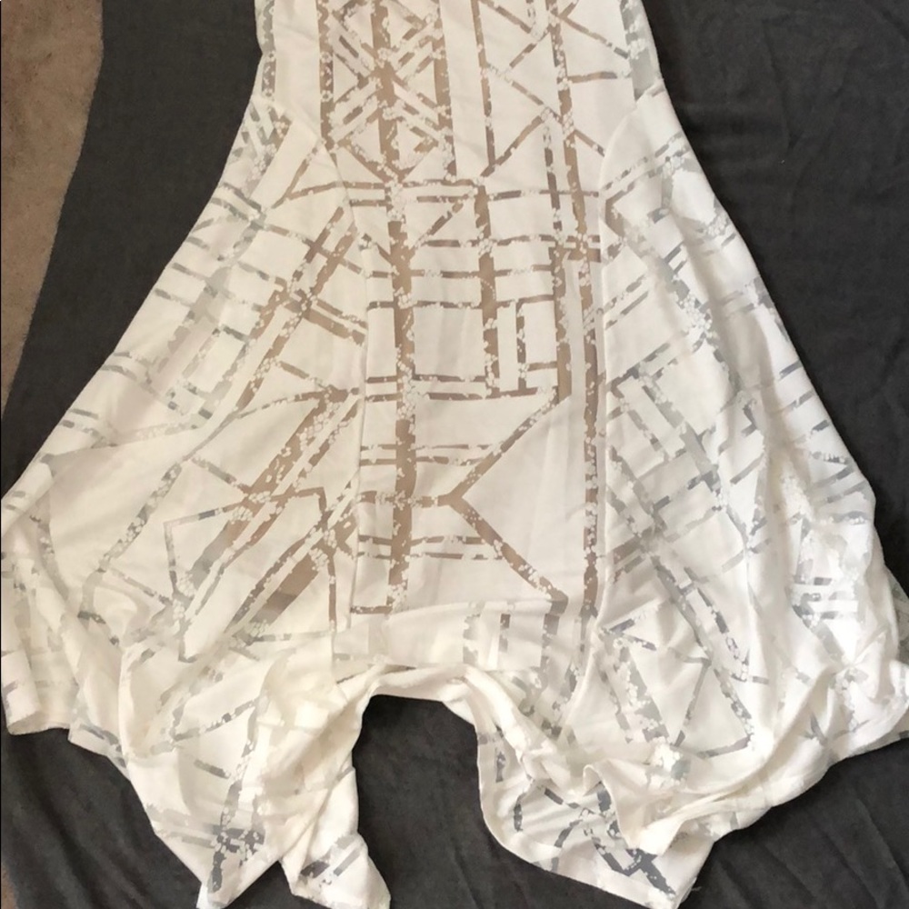 White and nude dress - Picture 2 of 5